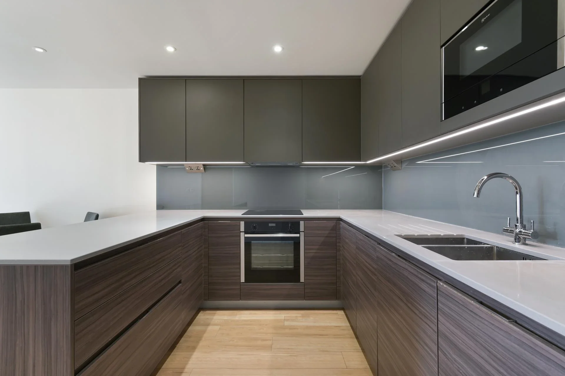 Flat Caversham Road in Greater London