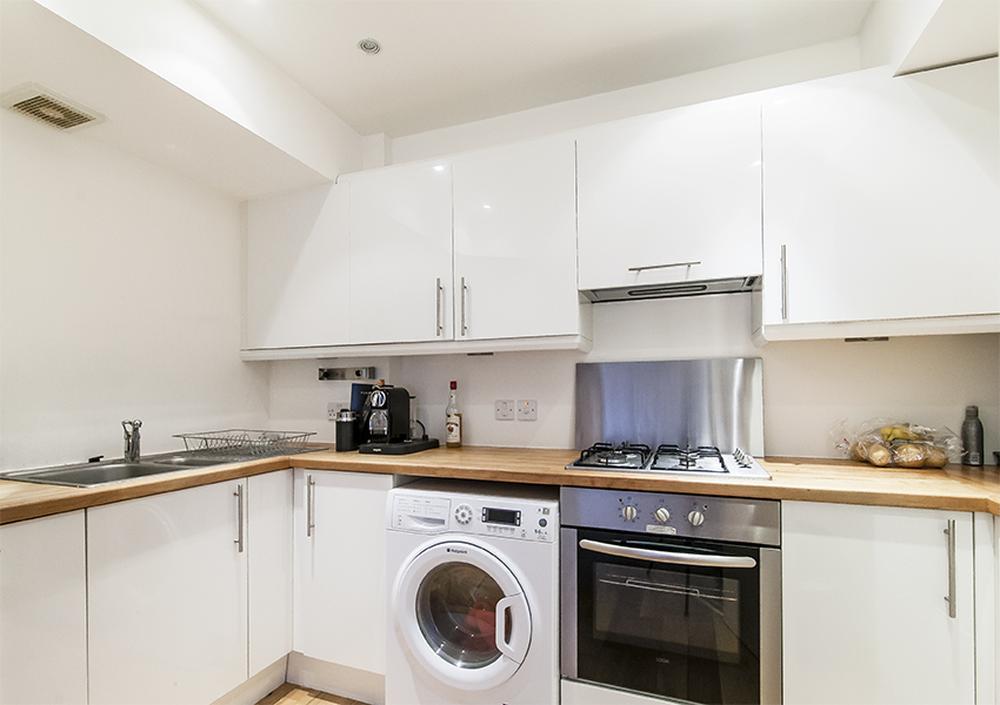Flat Queensdale Crescent in Greater London