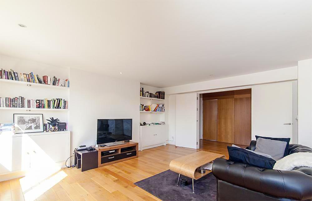 Flat Queensdale Crescent in Greater London