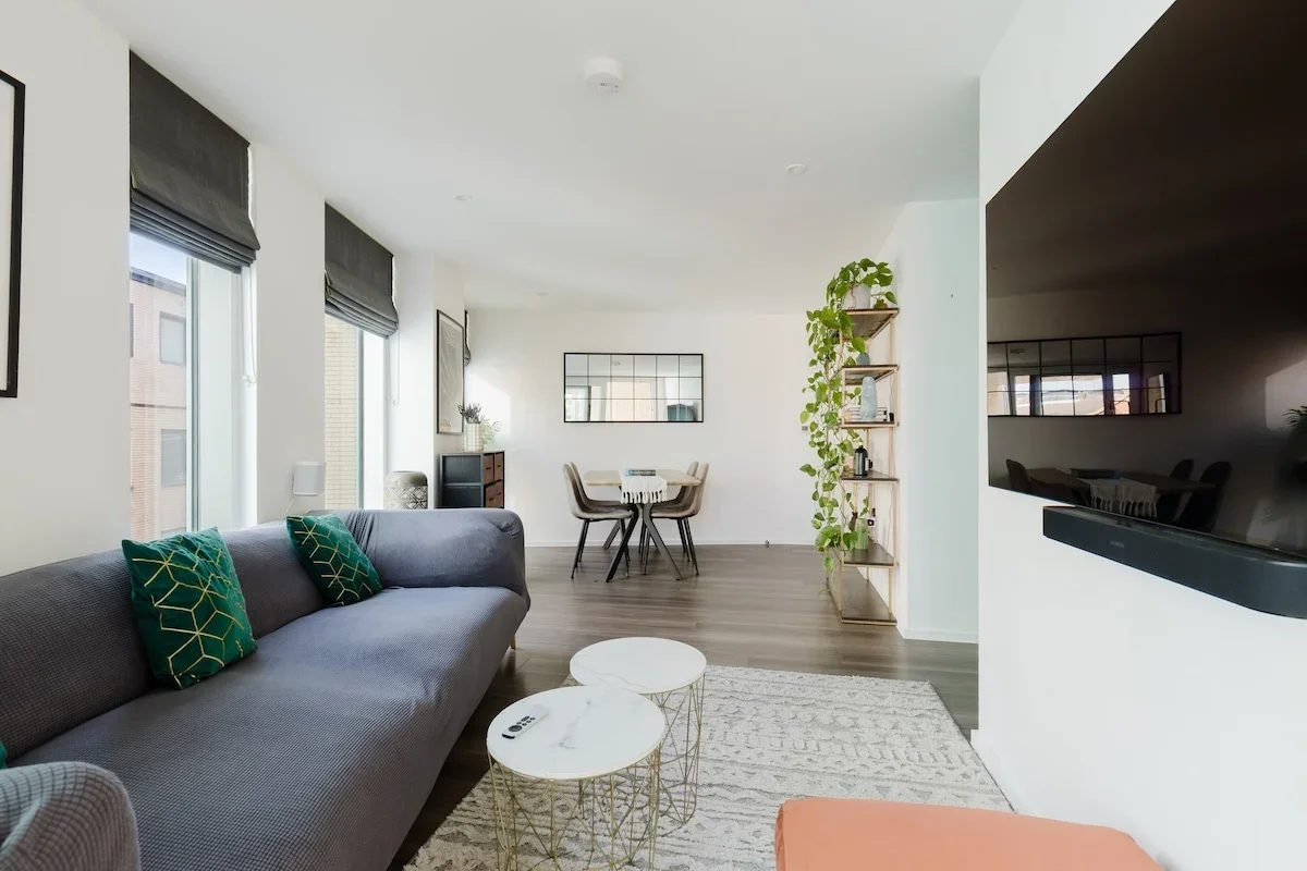 Flat Broomhill Road in Greater London