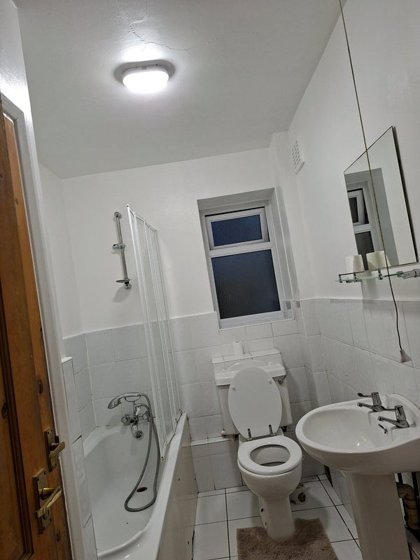 Room Selsdon Road in Greater London