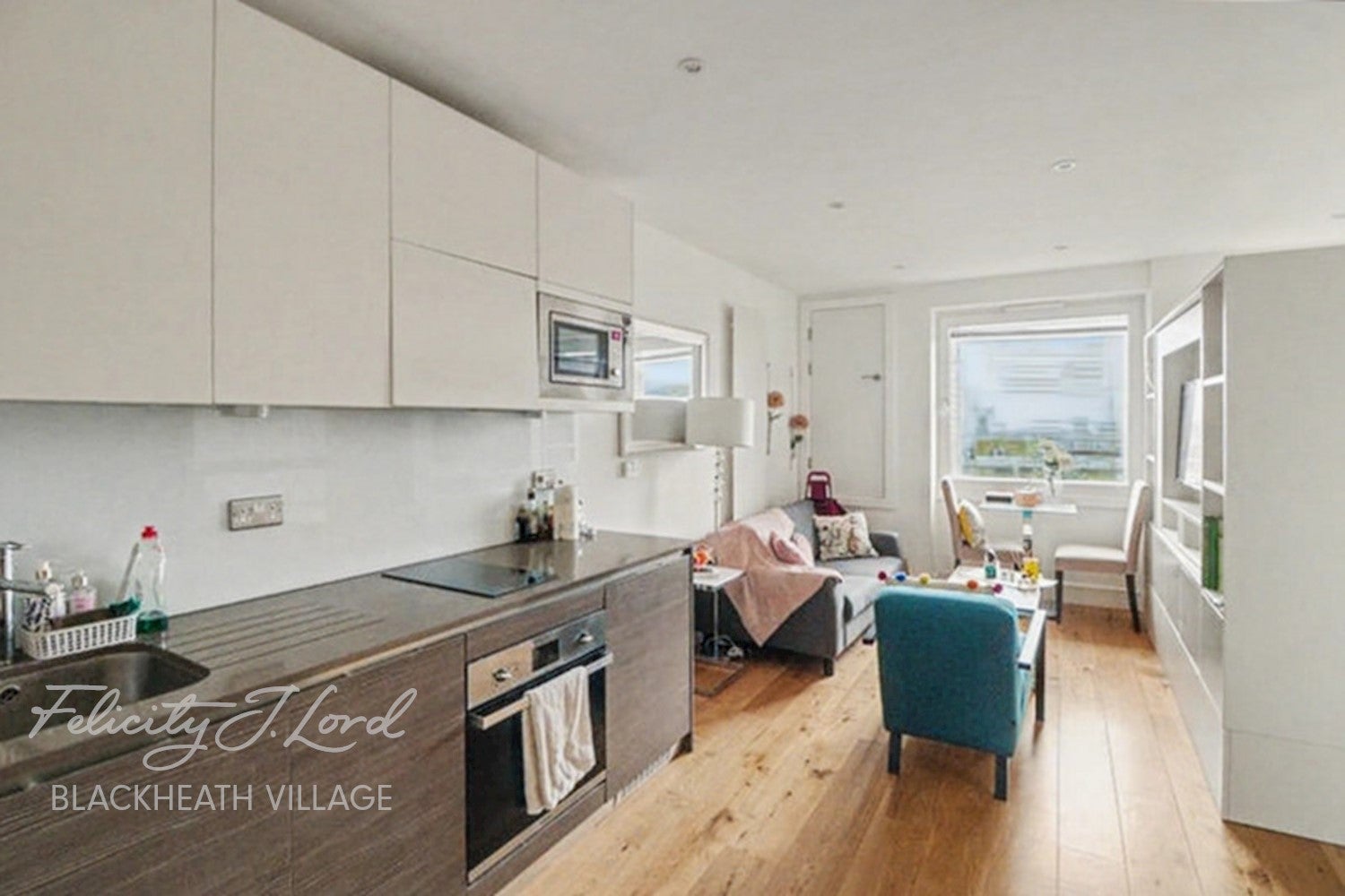 Flat Molesworth Street in Greater London
