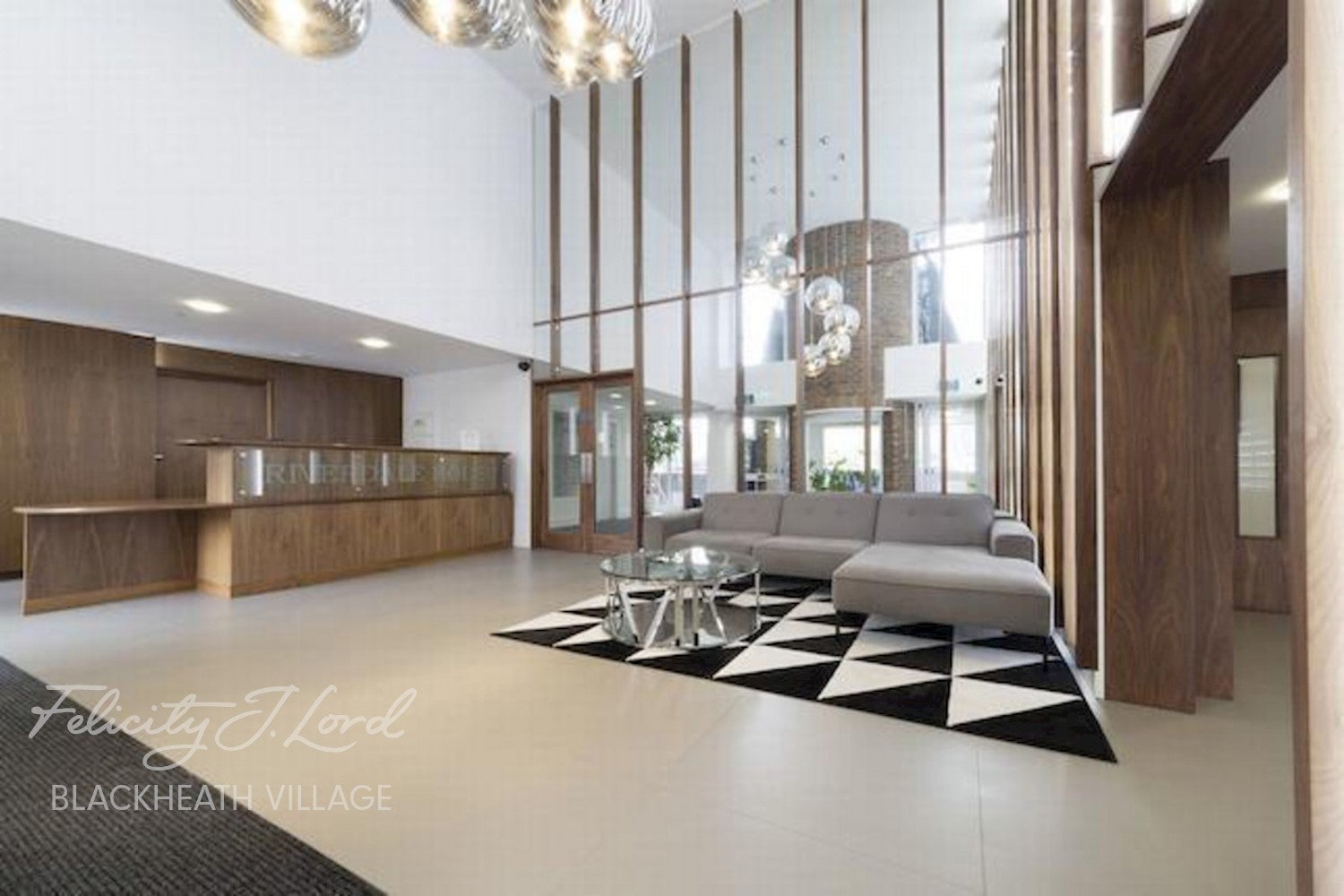 Flat Molesworth Street in Greater London