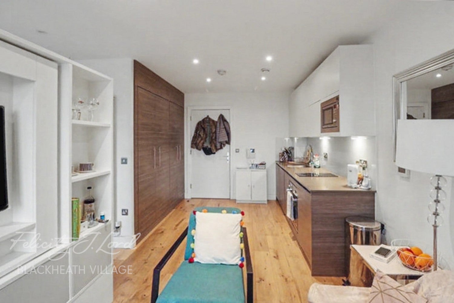 Flat Molesworth Street in Greater London