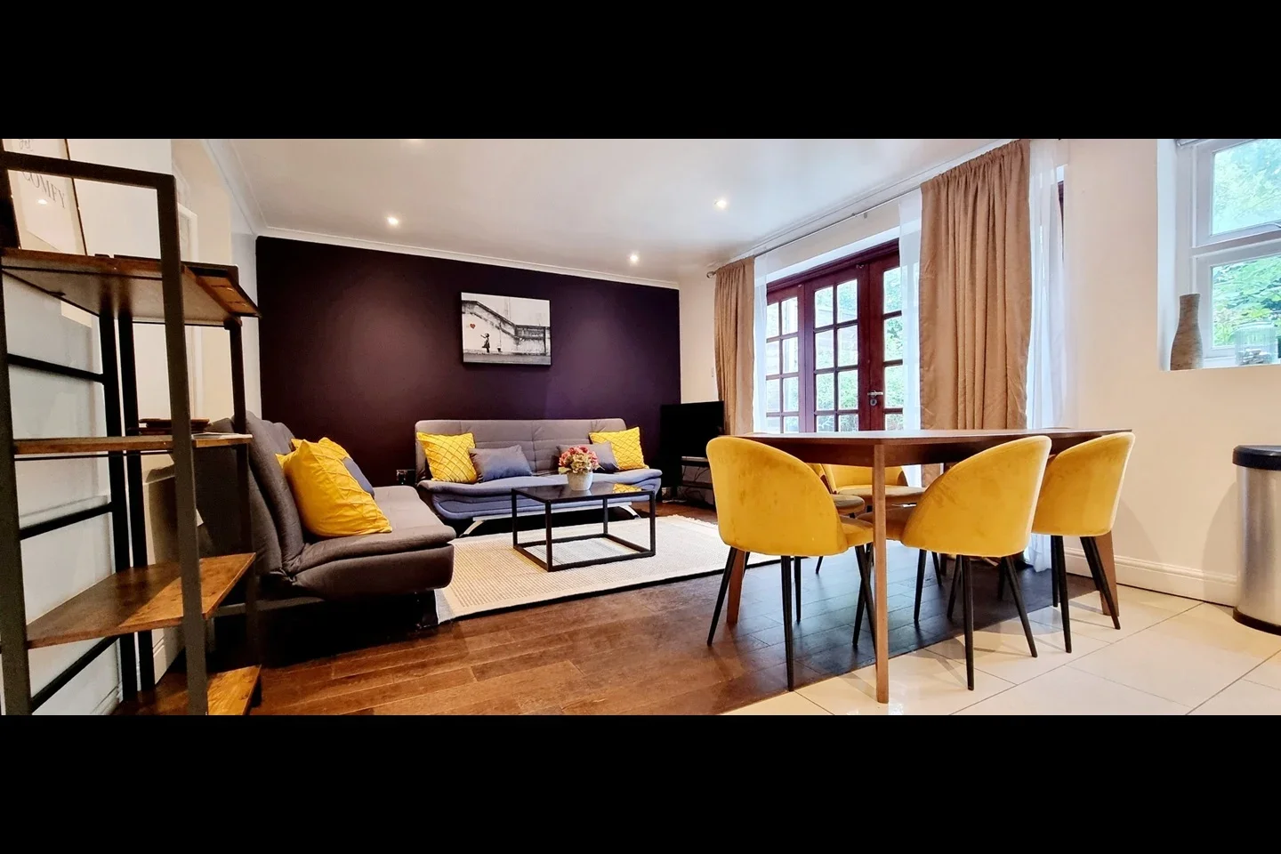 Flat Stock Orchard Crescent in Greater London