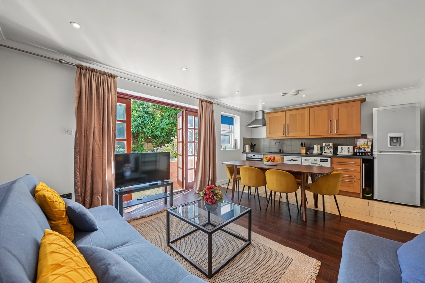 Flat Stock Orchard Crescent in Greater London