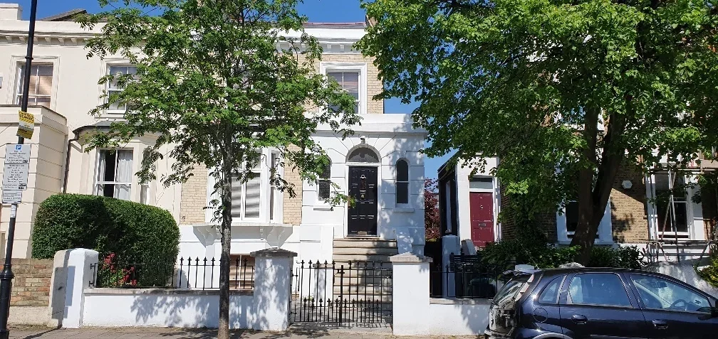 Flat Stock Orchard Crescent in Greater London