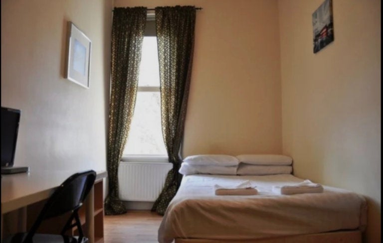 Flat Poplar Place in City of Westminster