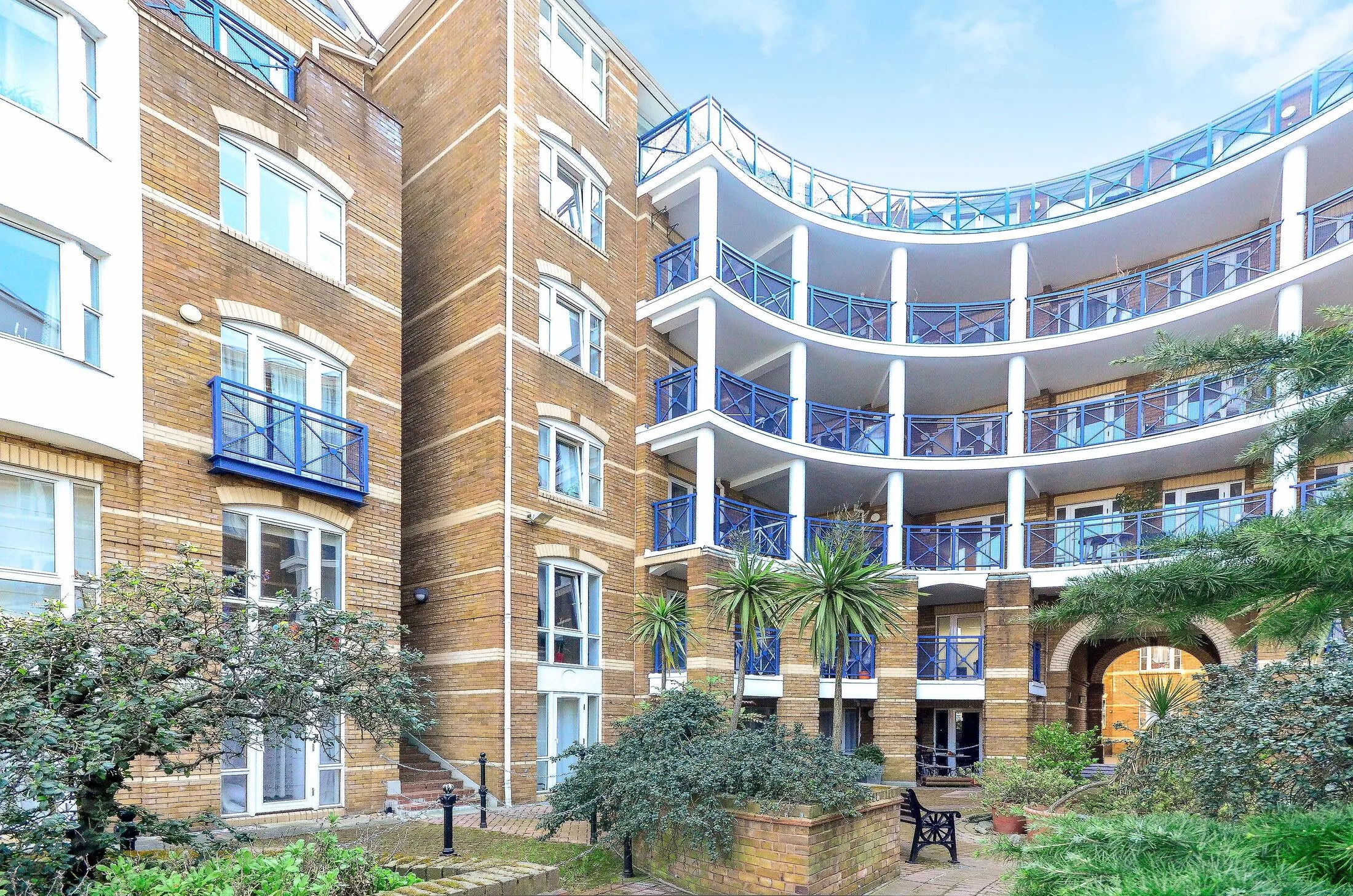 Flat Abbotshade Road in Greater London