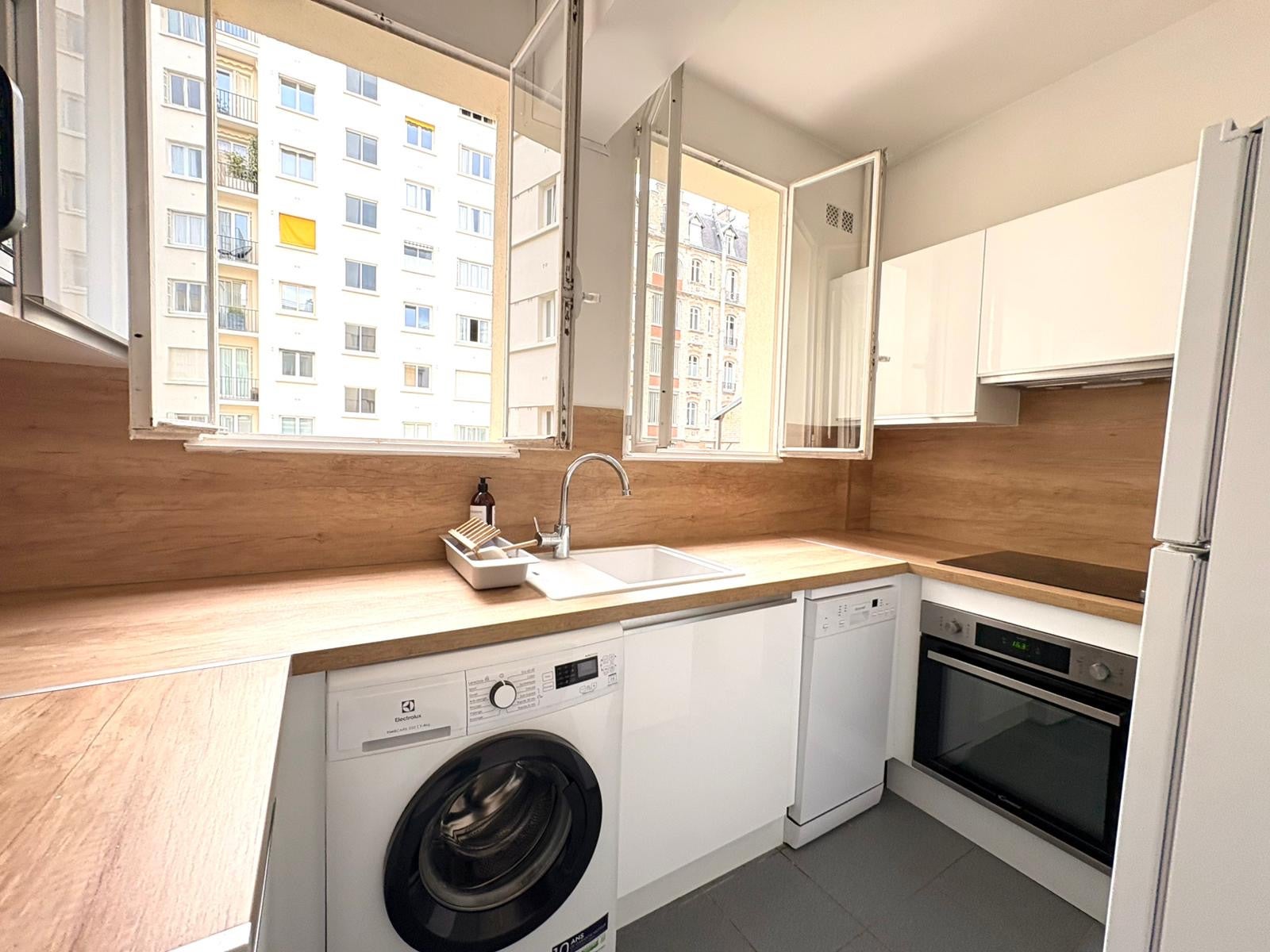 Appartement Avenue Raymond Poincaré à Paris