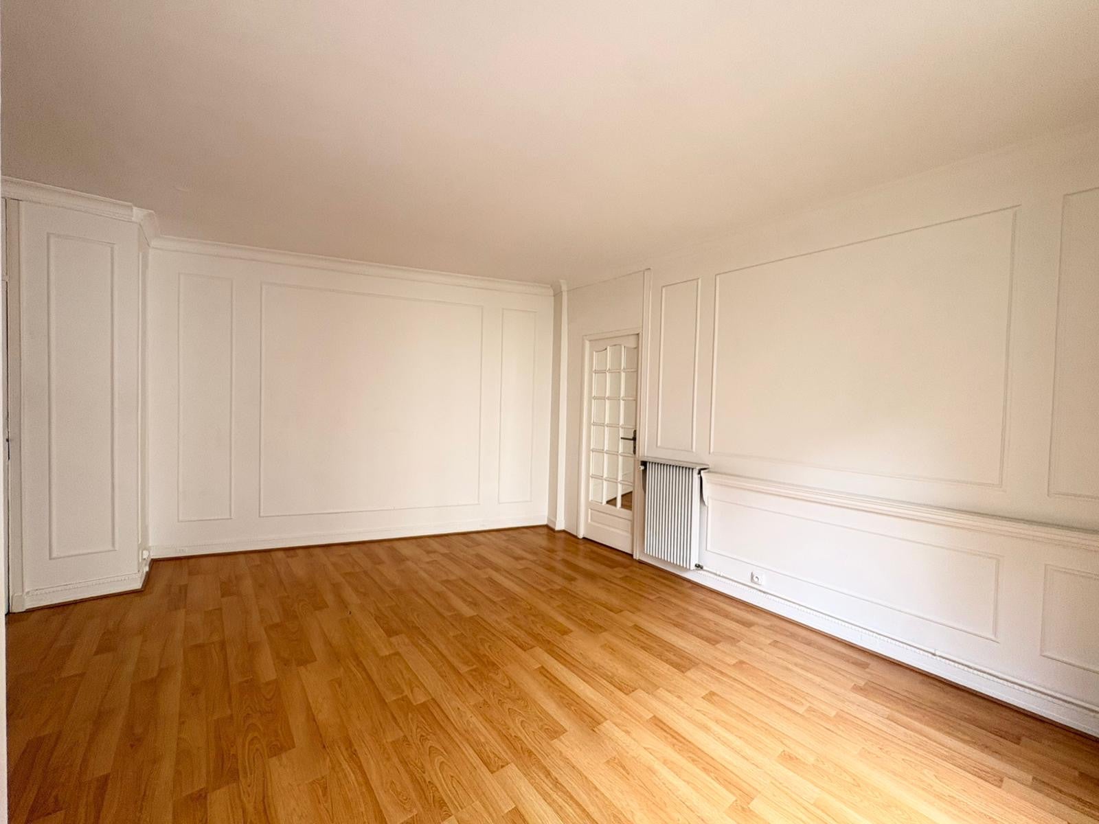 Appartement Avenue Raymond Poincaré à Paris