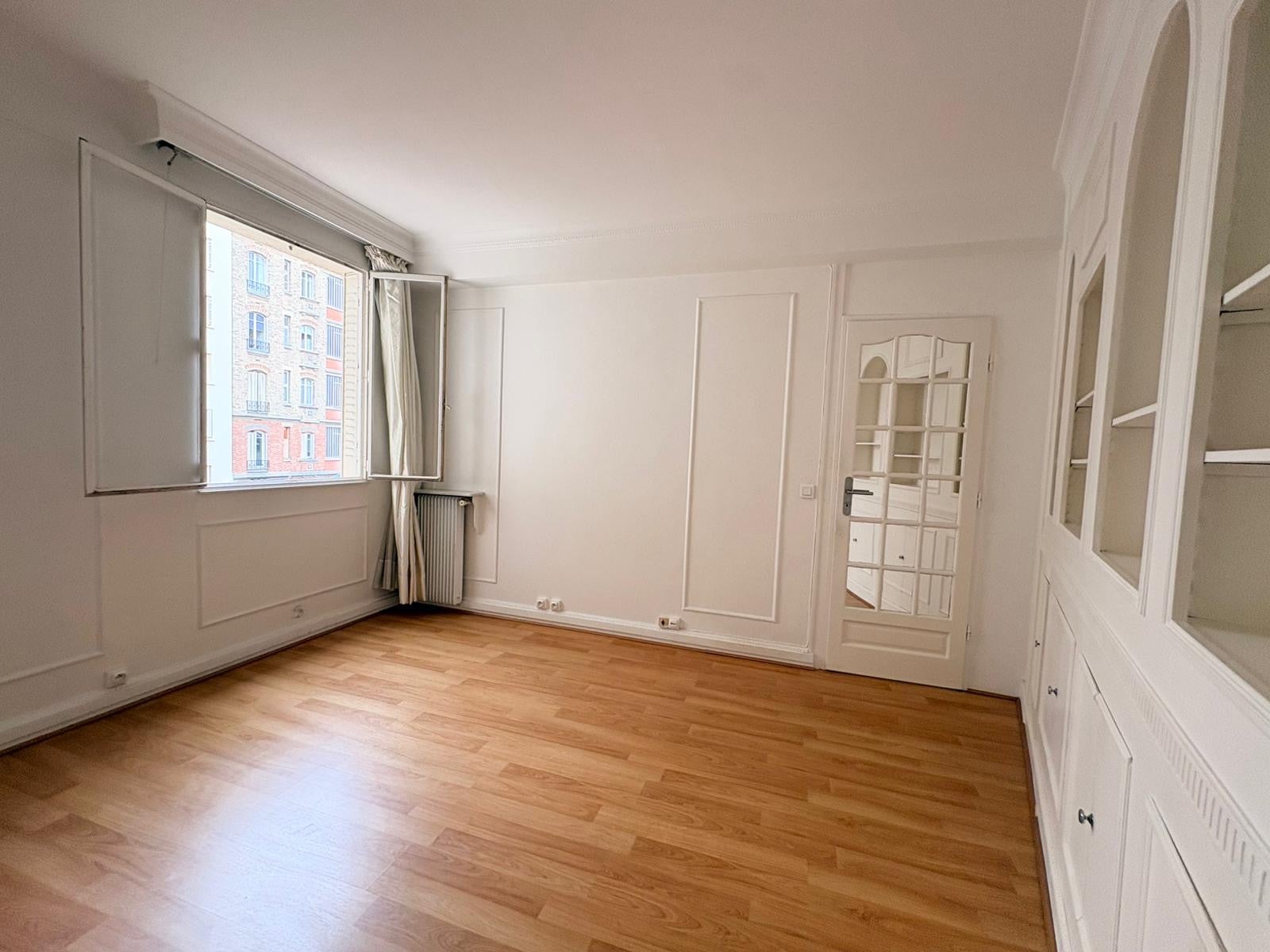 Appartement Avenue Raymond Poincaré à Paris