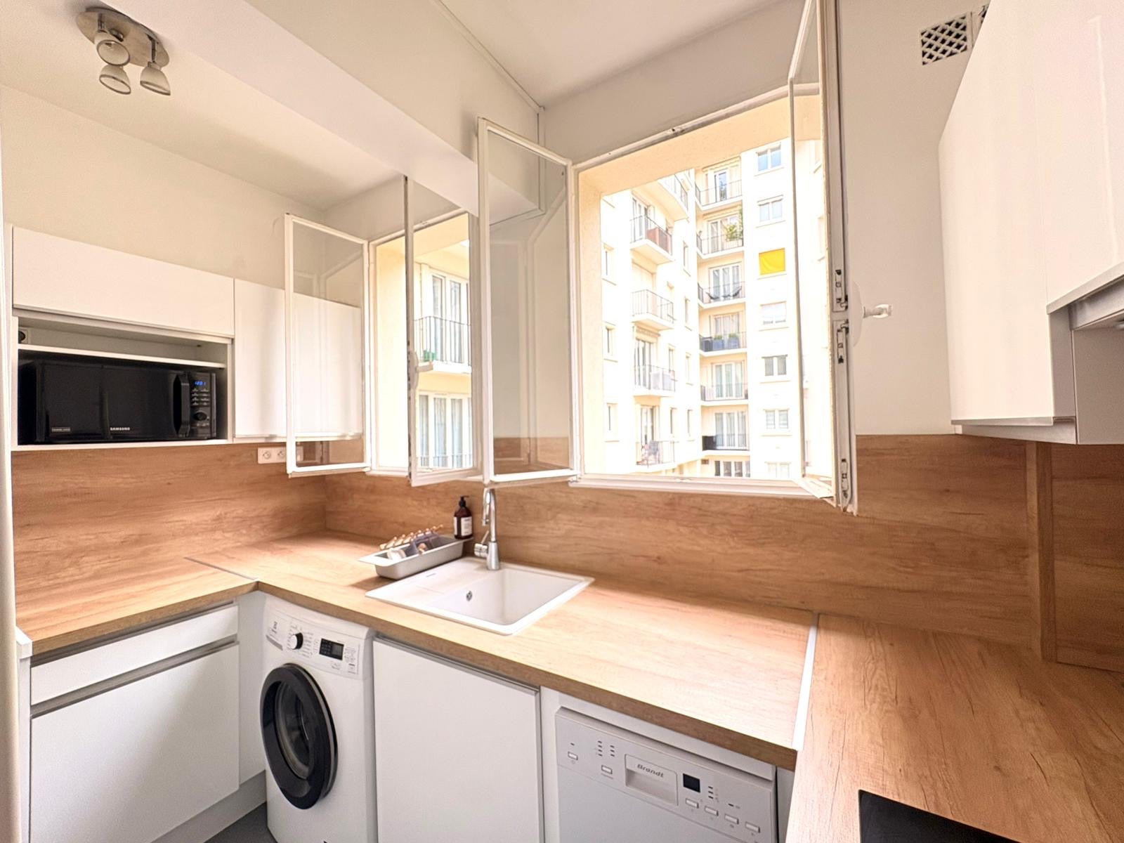Appartement Avenue Raymond Poincaré à Paris