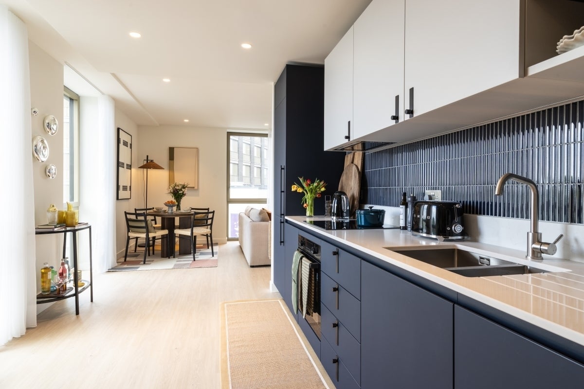 Flat Hale Road in Greater London
