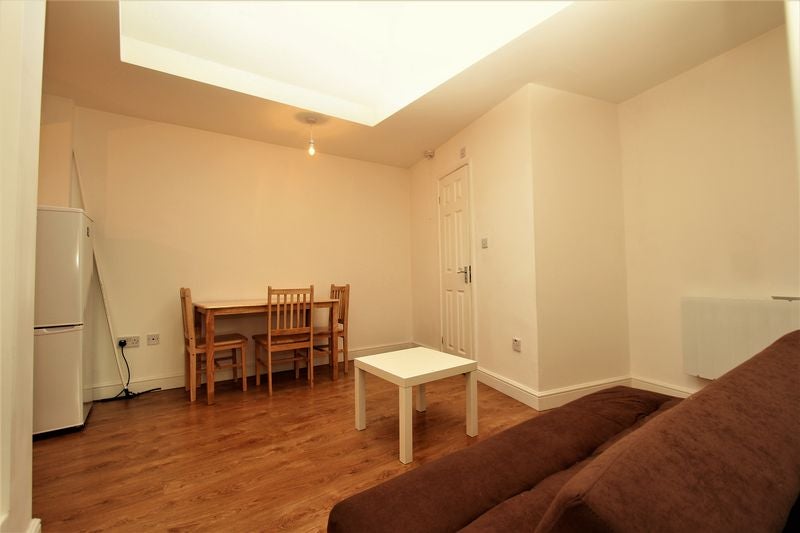 Flat Nether Street in Greater London