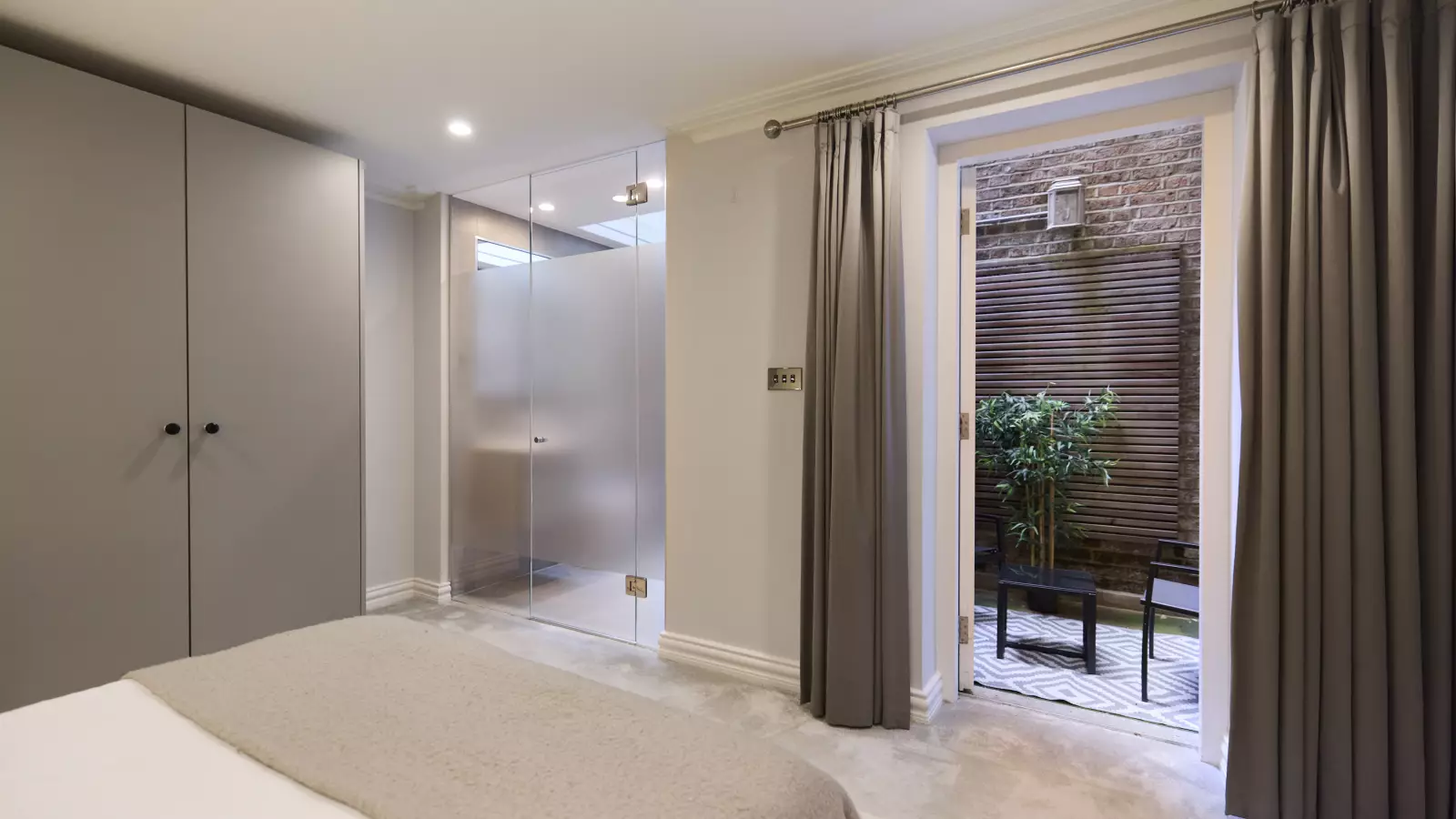 Flat Kensington Gardens Square in City of Westminster