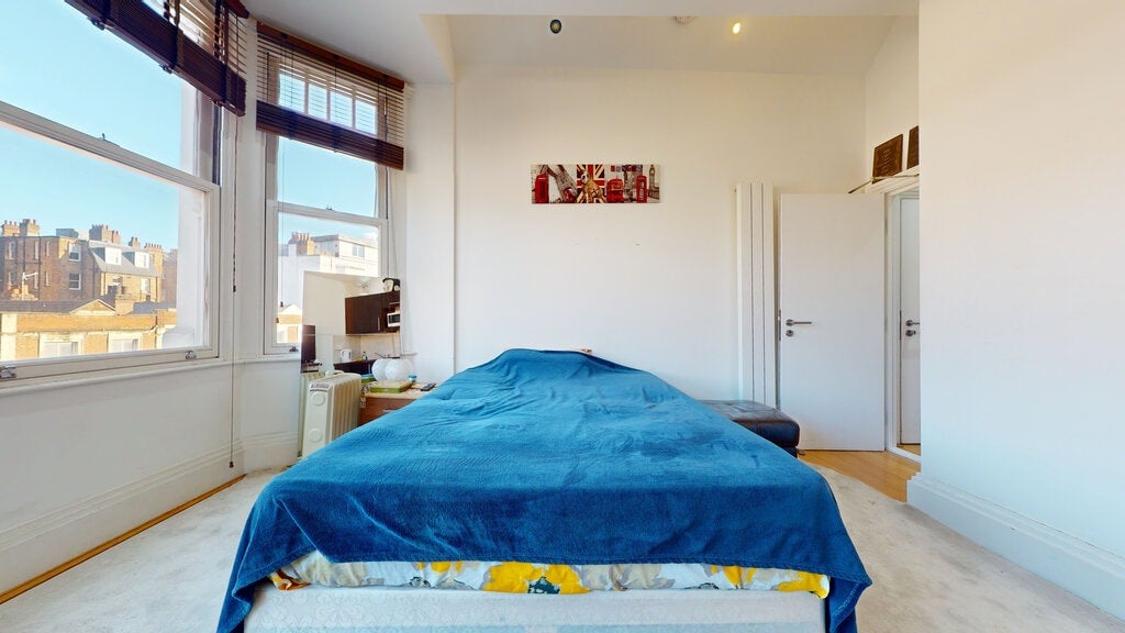 Flat West End Lane in Greater London