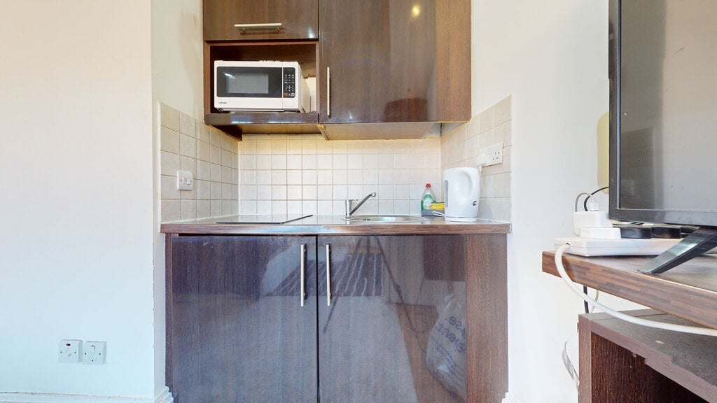 Flat West End Lane in Greater London