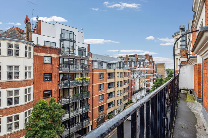 Flat Drayton Gardens in Greater London