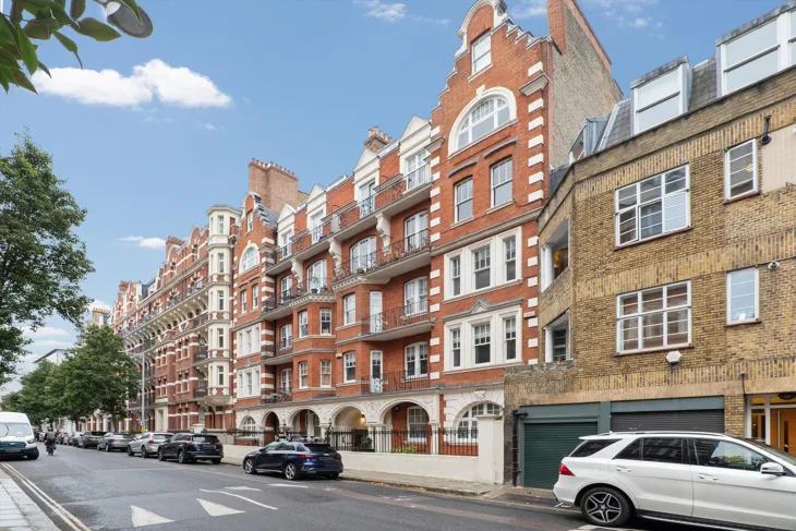 Flat Drayton Gardens in Greater London