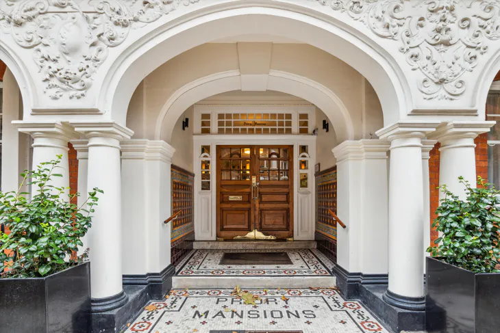 Flat Drayton Gardens in Greater London