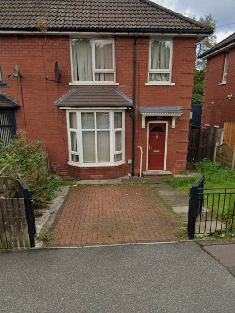 House Chatburn Avenue in Rochdale