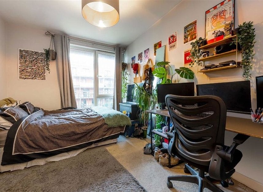 Flat Hackney Road in Greater London