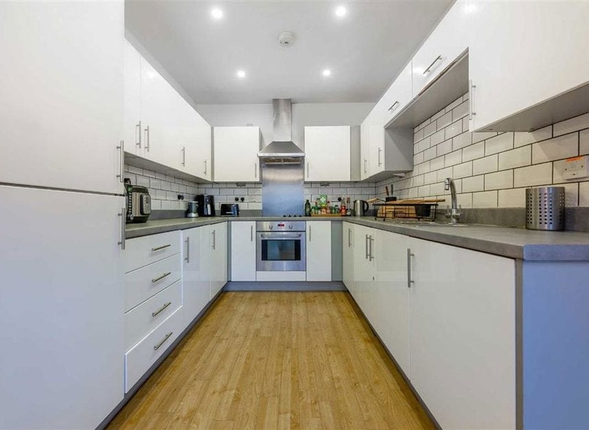 Flat Hackney Road in Greater London