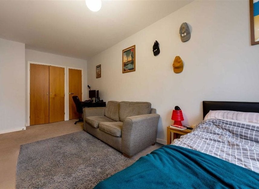 Flat Hackney Road in Greater London