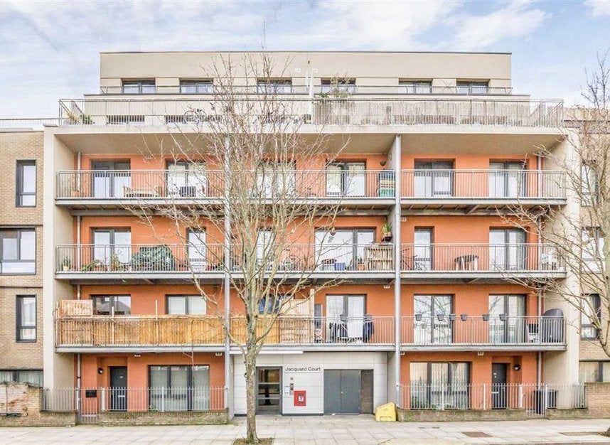 Flat Hackney Road in Greater London