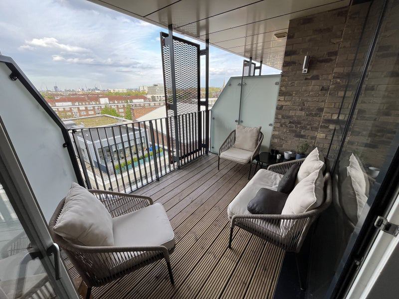 Room Scena Way in Greater London