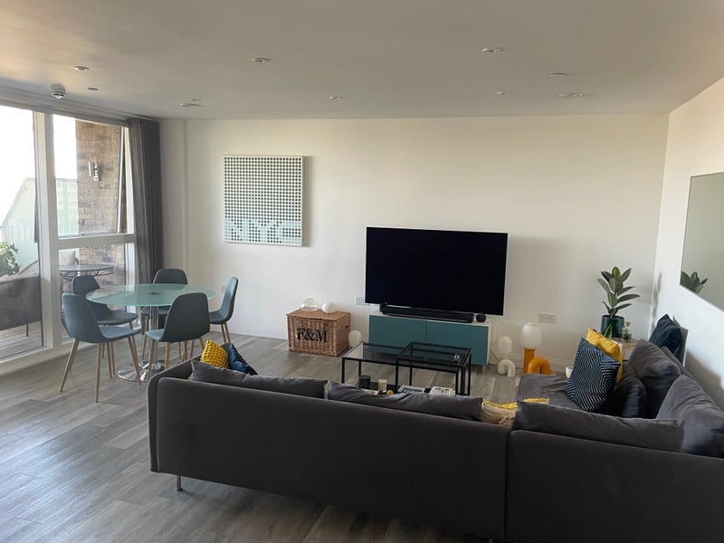 Room Scena Way in Greater London