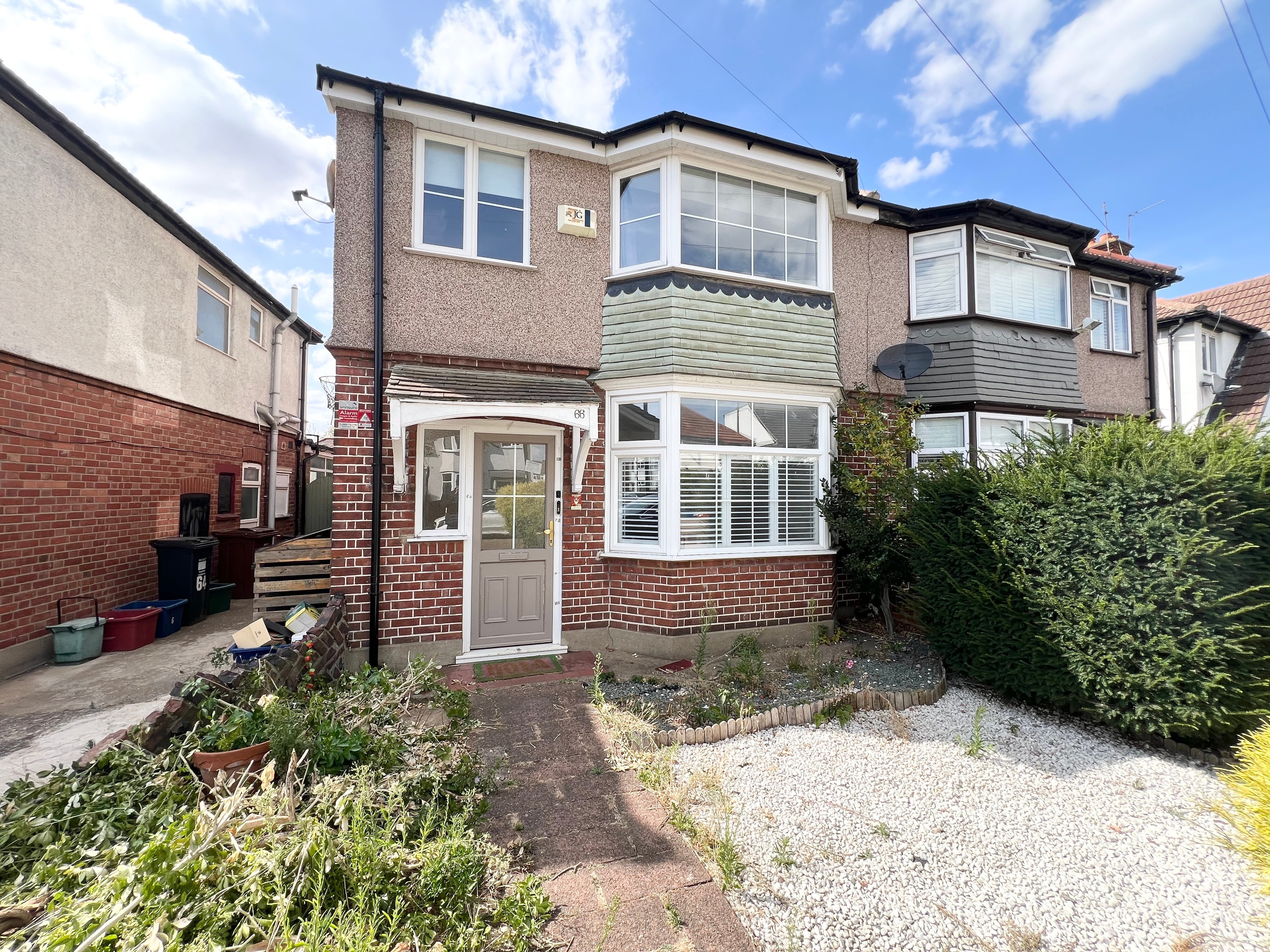 House Heston Avenue in Greater London