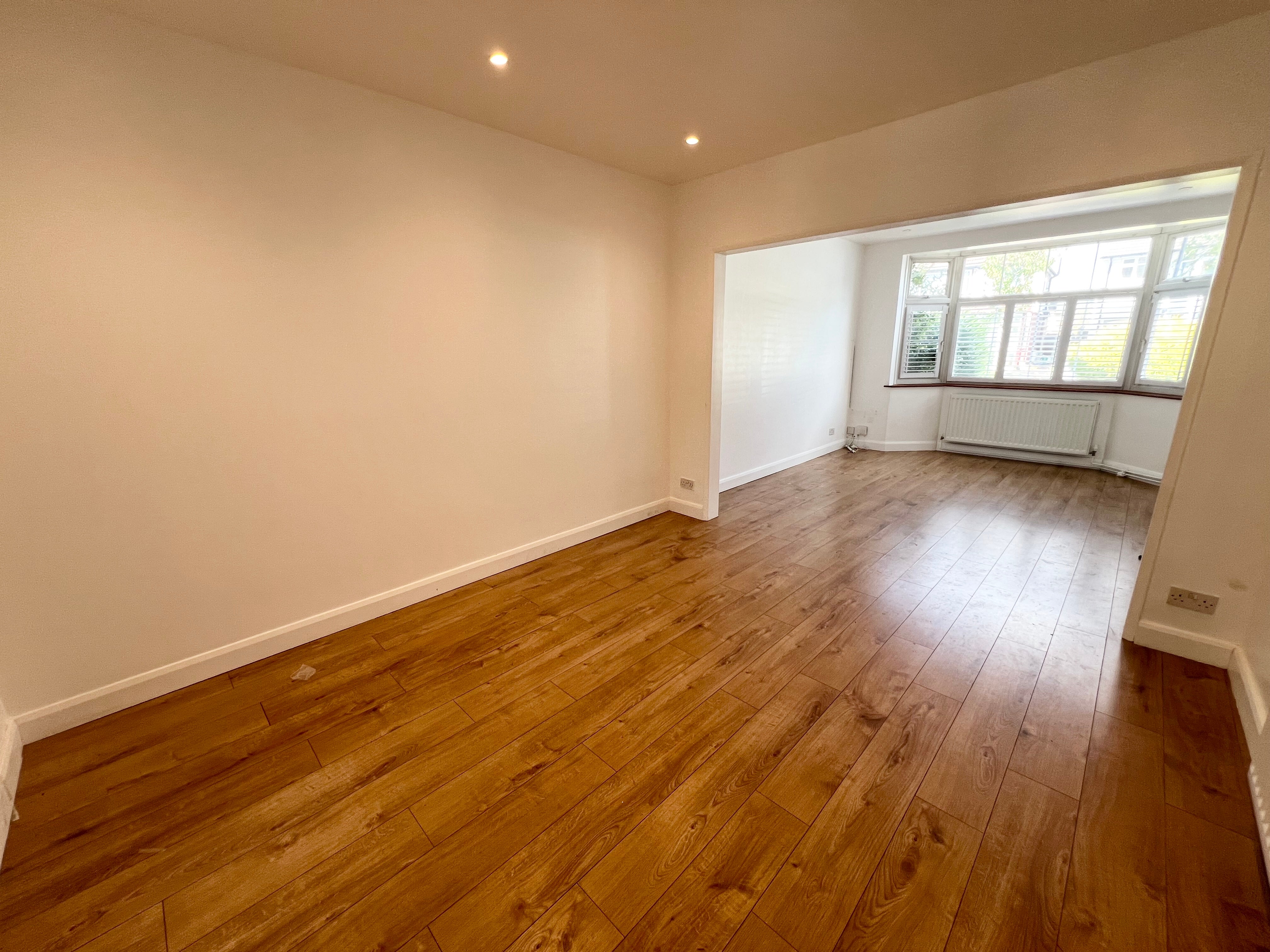 House Heston Avenue in Greater London