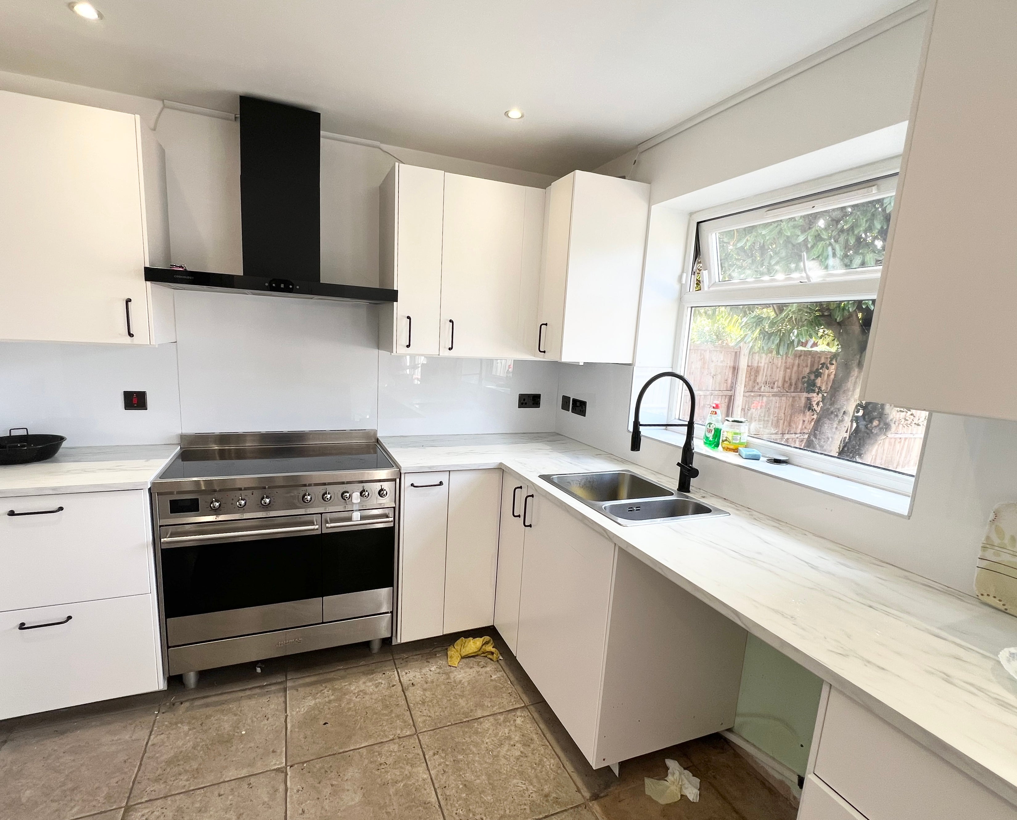 House Heston Avenue in Greater London
