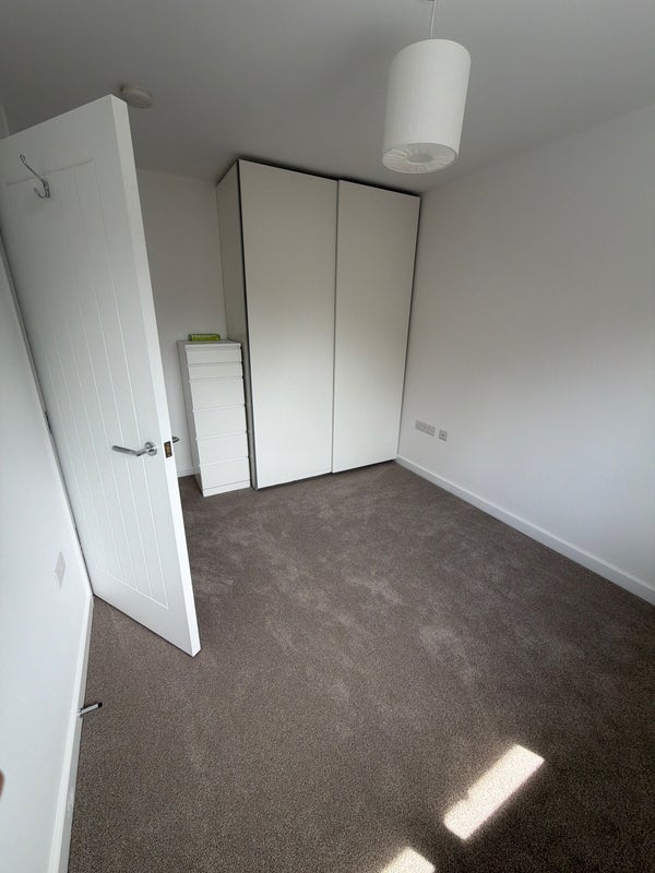 Room Montague Road in Greater London