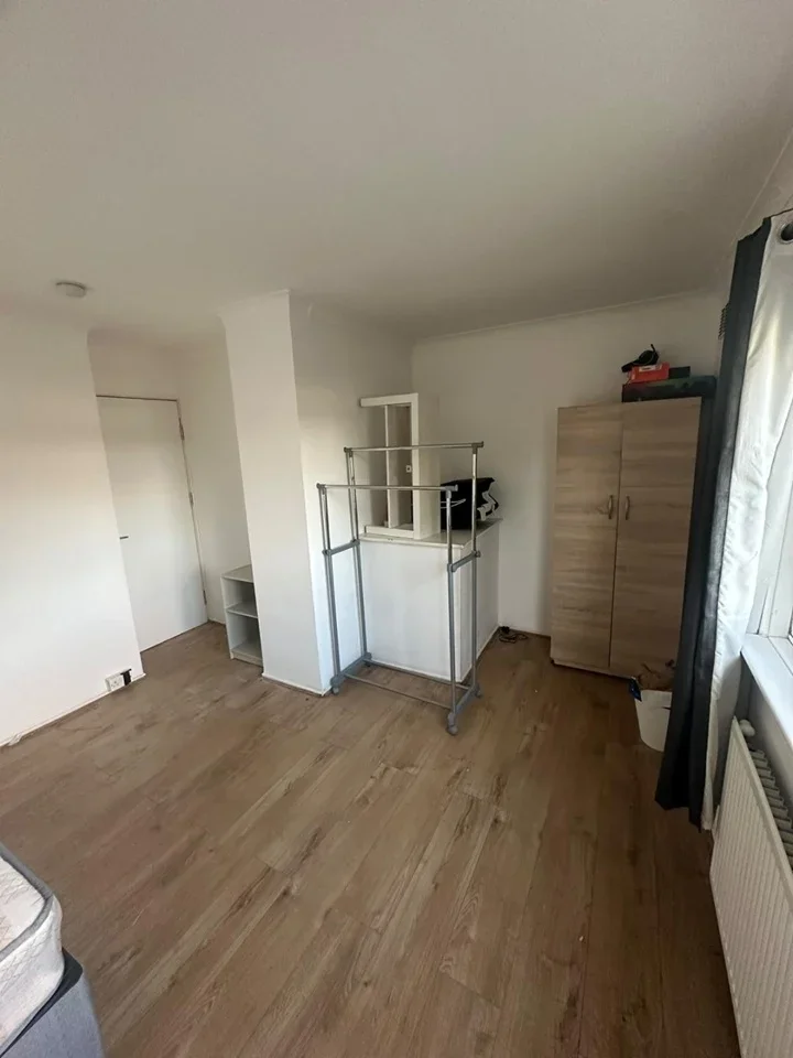 Room Alderman Avenue in Greater London