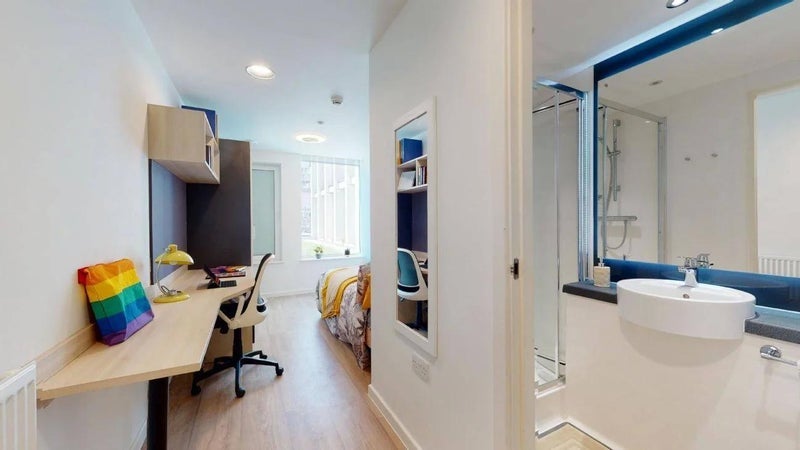 Room Lett Road in Greater London