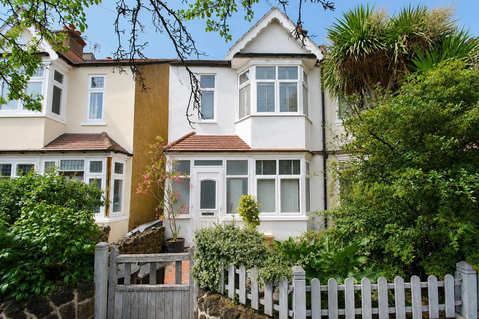 House Rosslyn Avenue in Greater London