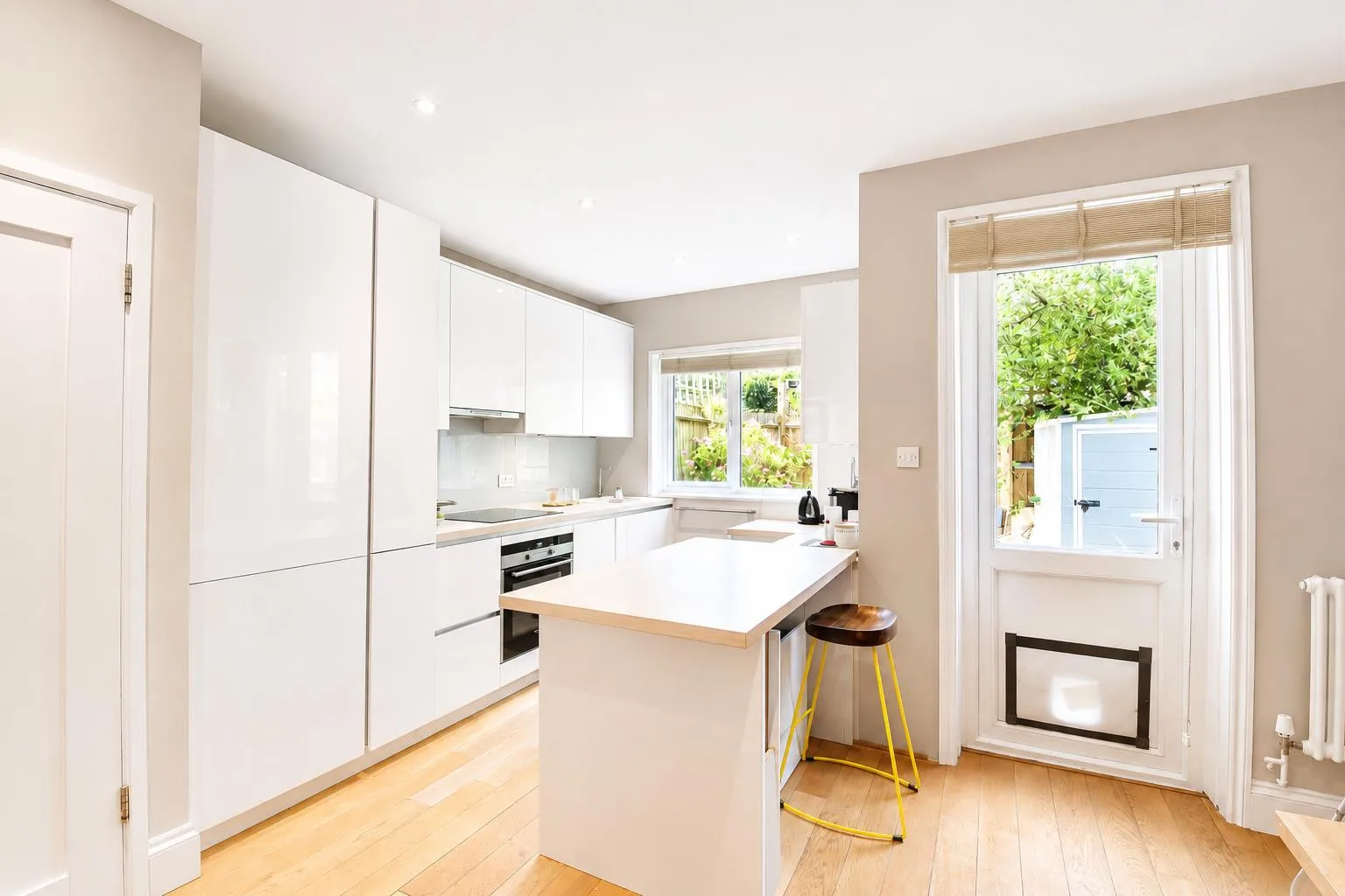 House Rosslyn Avenue in Greater London