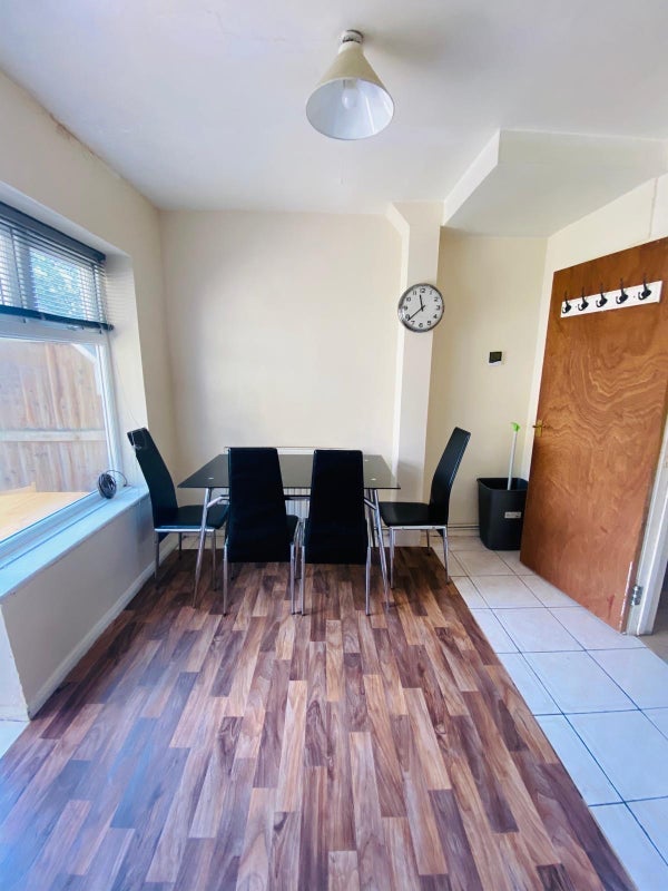 Room Atherton Road in Greater London