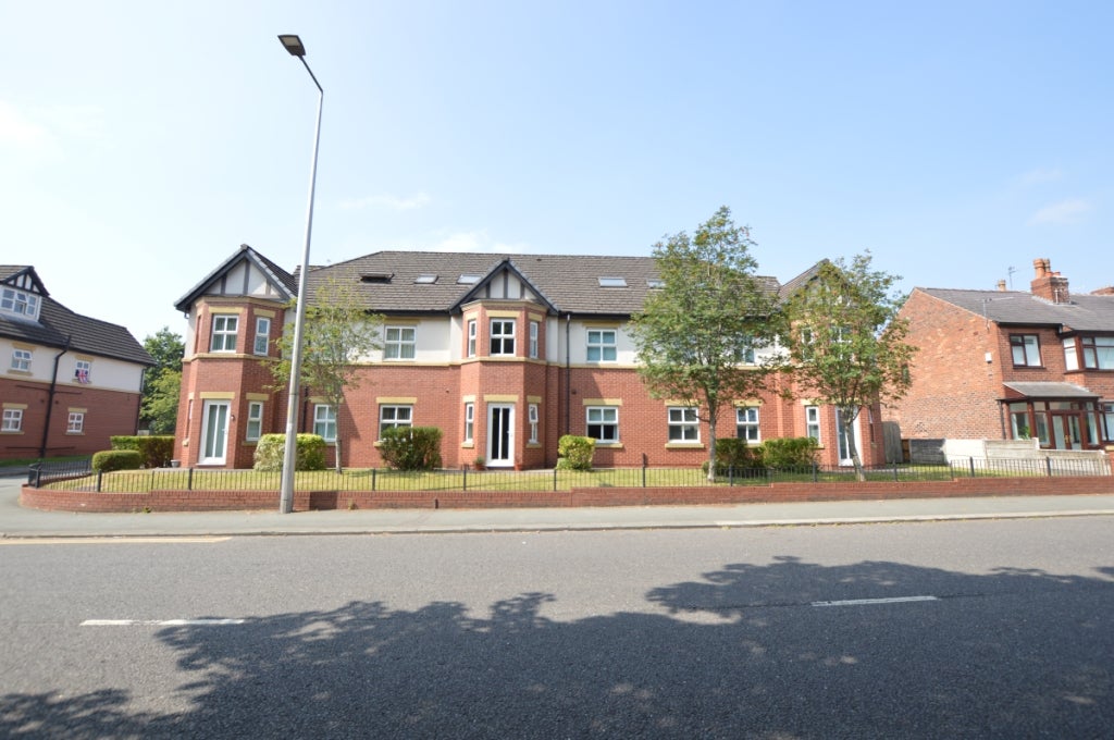 Flat Wigan Road in Wigan