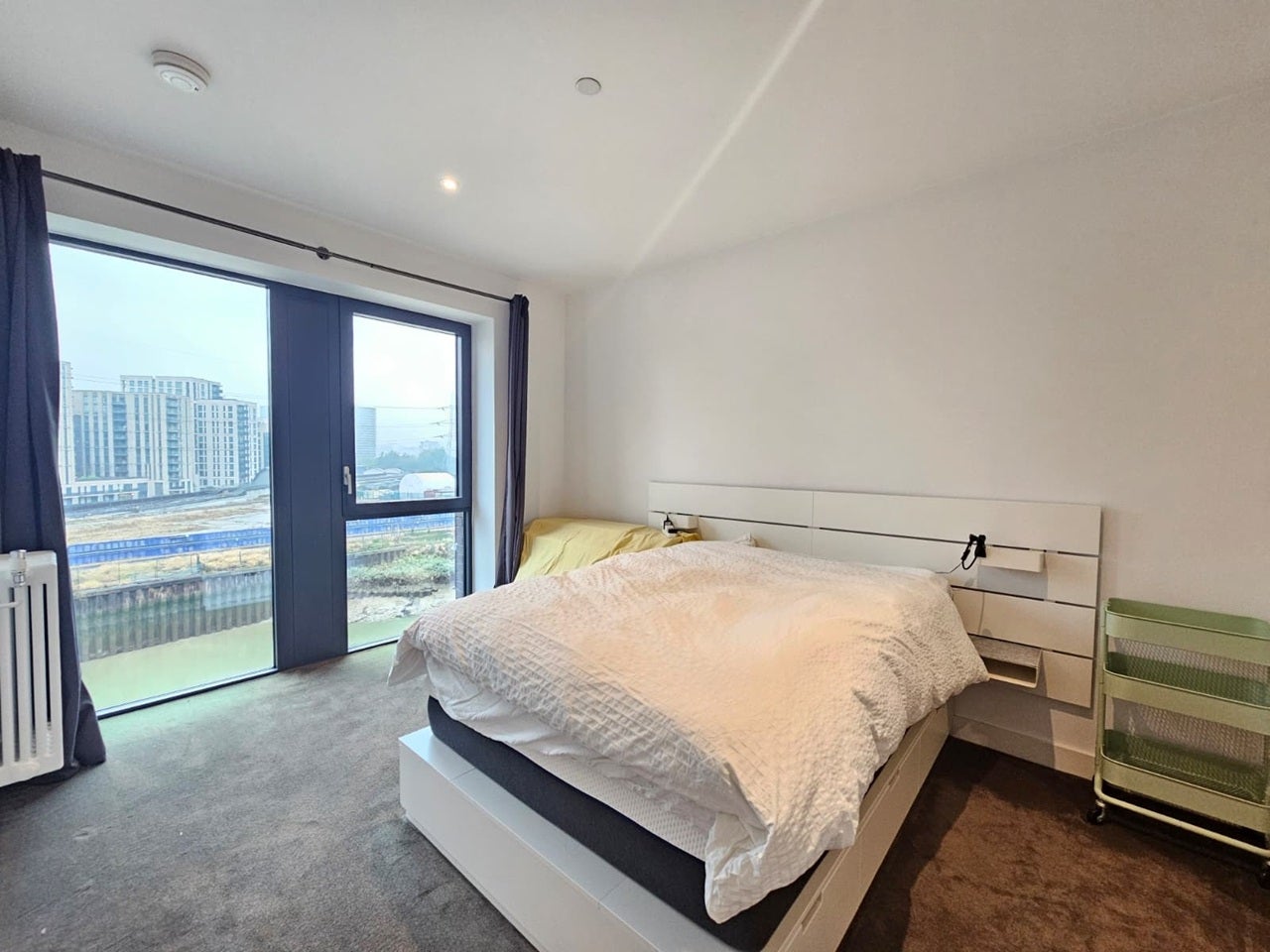 Flat City Island Way in Greater London