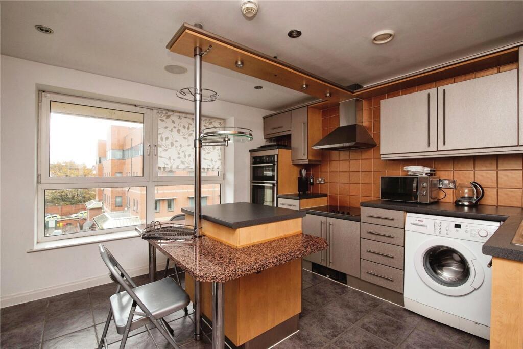 Flat Ffordd Radcliffe in Cardiff