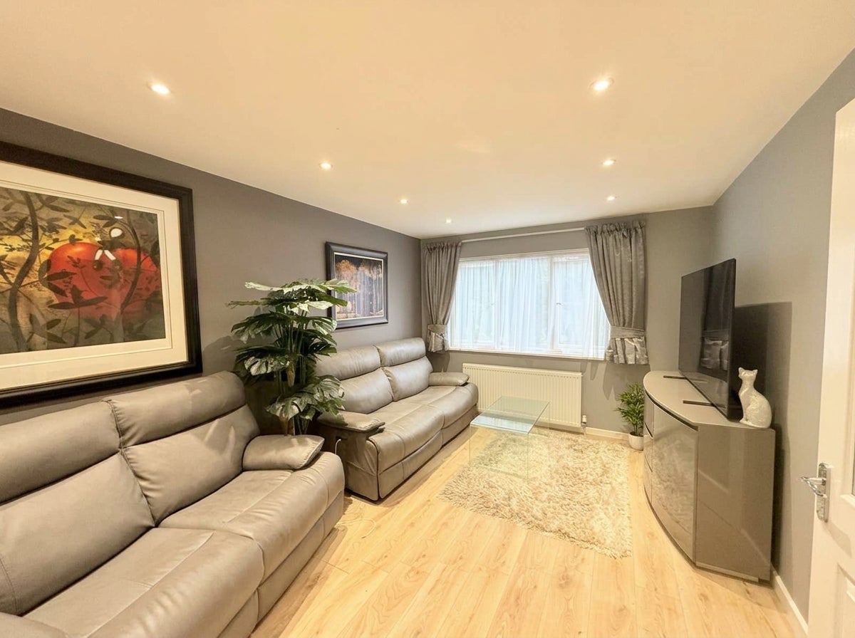 Flat Maxwell Road in Greater London