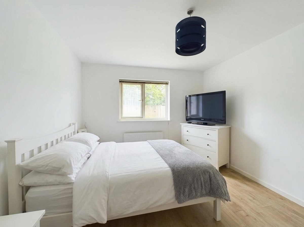 Flat Maxwell Road in Greater London