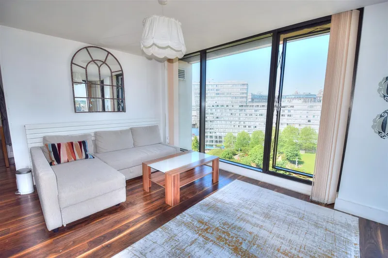 Flat Custom House Place in Liverpool