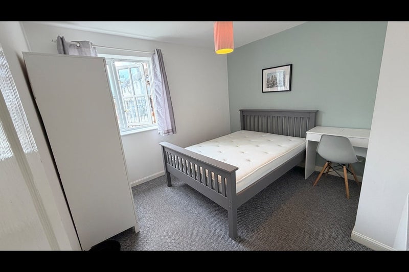 Room Trowbridge Street in Liverpool