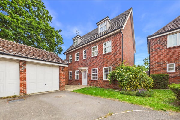 House Bryant Crescent in Spencers Wood