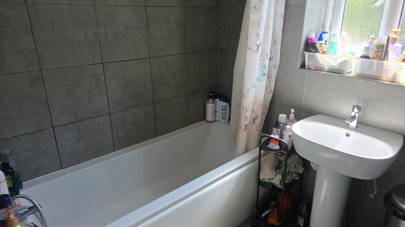 Room Northgate Road in Crawley